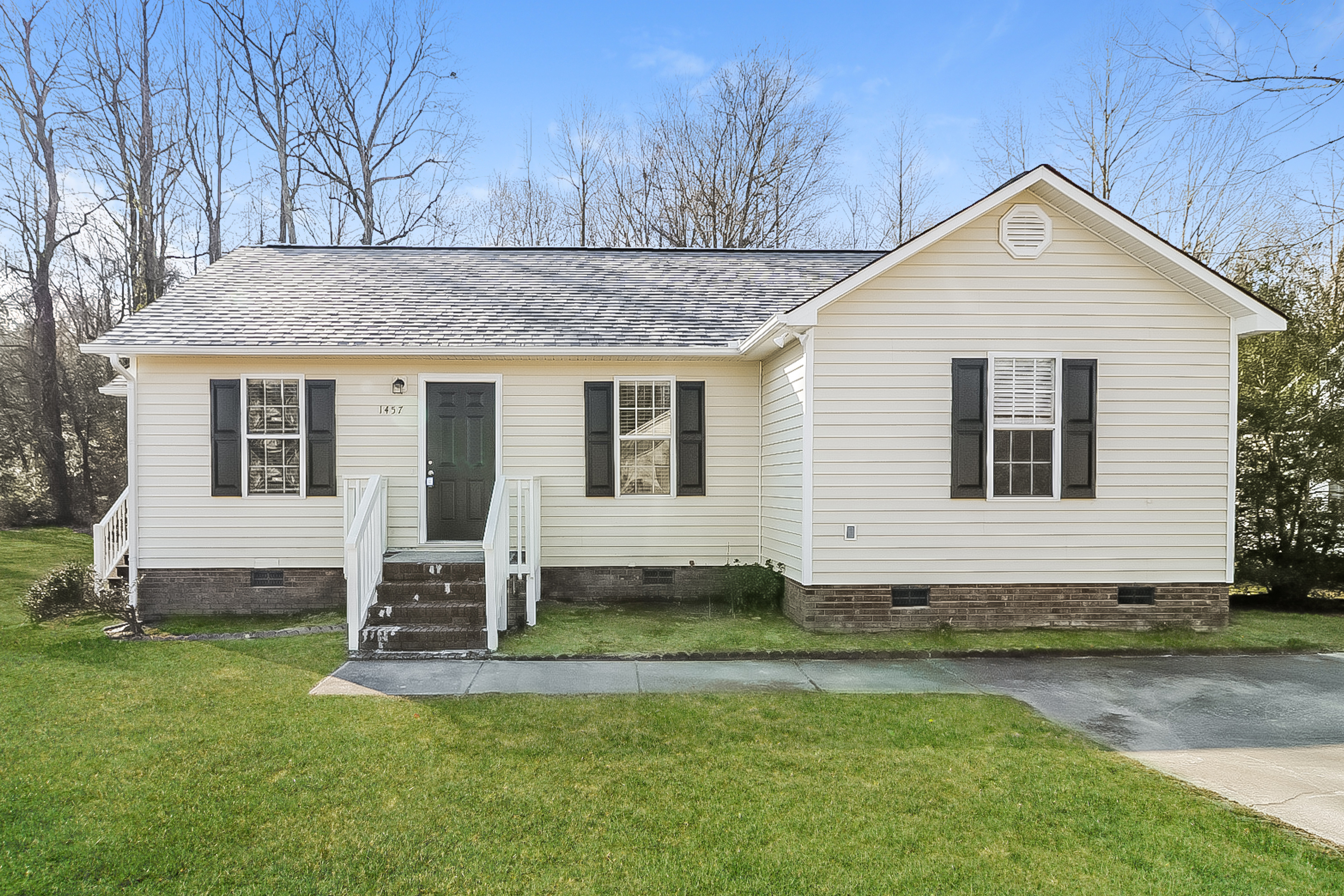 1457 Smokey Mountain Dr Zebulon, NC 27597